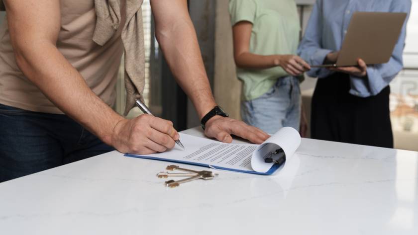 How Rhode Island Landlords and Tenants Can Resolve Disputes Without Court